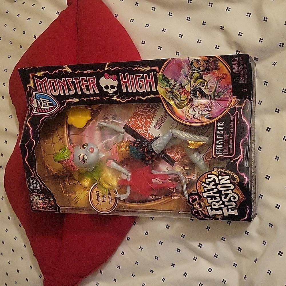 MONSTER HIGH DOLLS